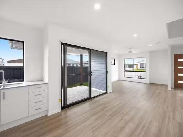Just in! 1/4 Cadenza Way, Palmview, QLD 4553