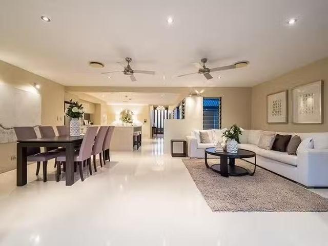 Charming 14 Andrea Avenue, Broadbeach Waters, QLD 4218