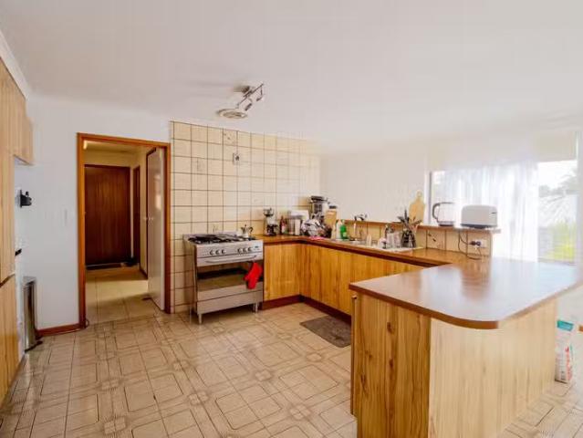 Rental! 14 Doctors Lane, Keilor East VIC 3033