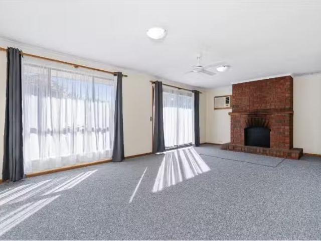 Unique 14 Ella Cres, O'Halloran Hill House for rent Listed by.