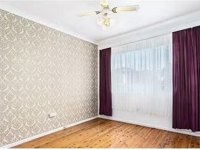 Nice 14/ Koloona Avenue, Figtree House for rent Listed by Kar.