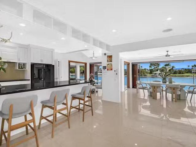 Charming 14 Kerry Court, Bundall, QLD 4217