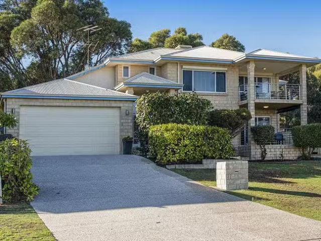 Charming 14 Hamilton Way, Silver Sands, WA 6210