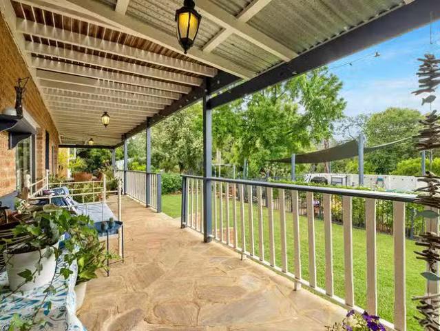 Deal! 14 Hanley Street, Stoneville, WA 6081
