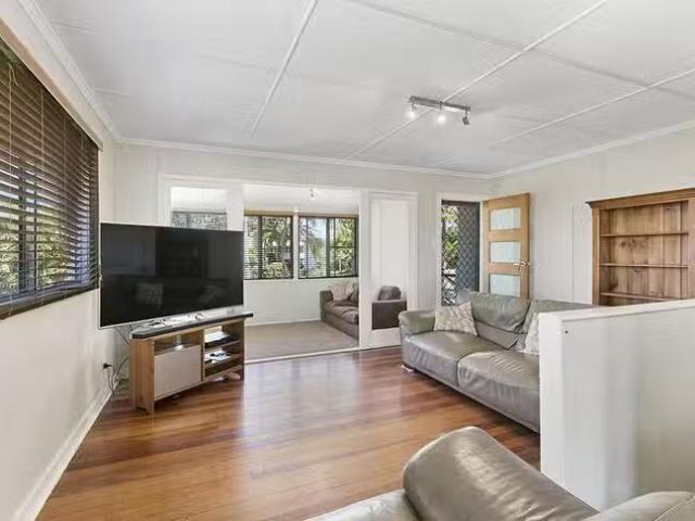 Charming 14 Jayben Street, Wynnum West, QLD 4178