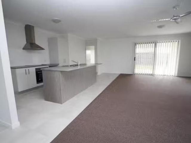Cozy 14 Peregrine Drive, Lowood, QLD 4311