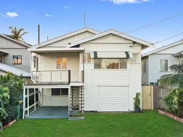 Unique 158 Prince Edward Parade, Scarborough, QLD 4020