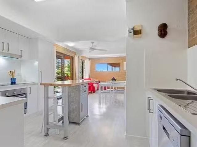 Cozy 15/29 Browning Boulevard, Battery Hill, QLD 4551