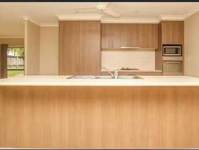 Rental! 15 Charnley Avenue, Bentley Park, QLD 4869