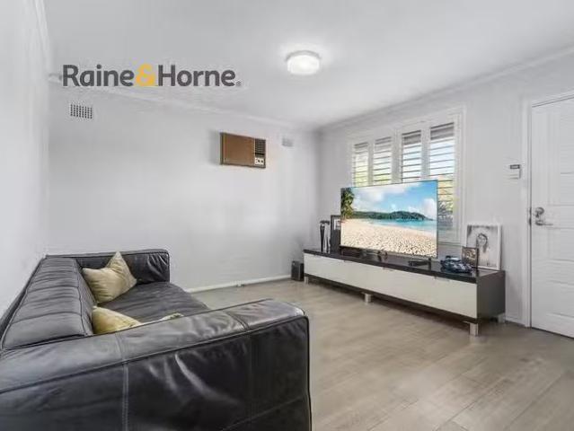 Charming 15 Appleton Avenue, Lurnea, NSW 2170
