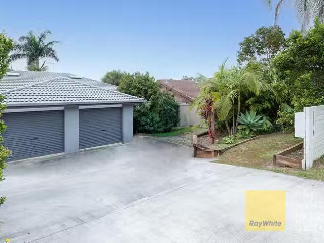 Unique 1/5 Ash Court, Arundel, QLD 4214