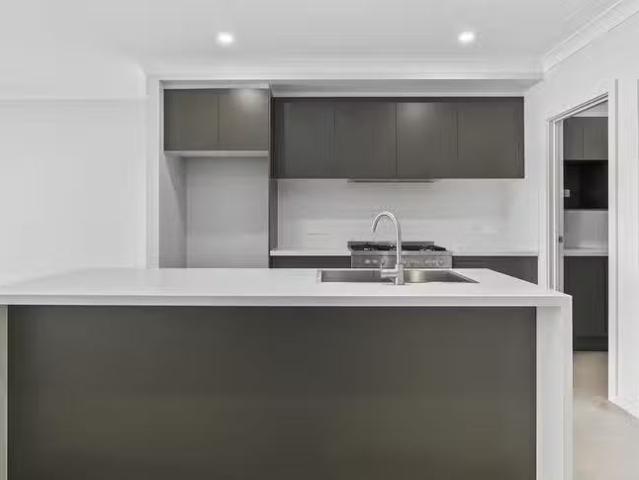 Deal! 15 Bradninch Crescent, Wilton, NSW 2571