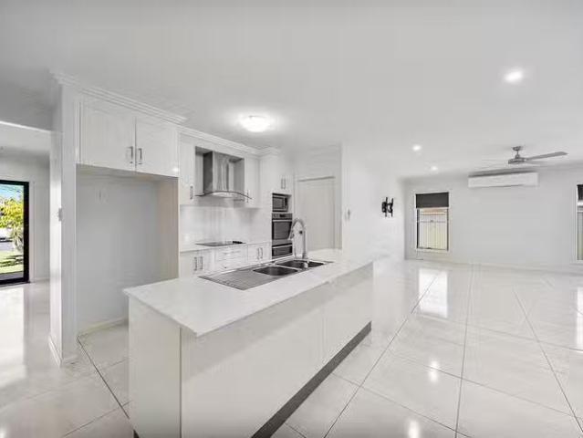 Just in! 15 Maranda Street, Emerald, QLD 4720