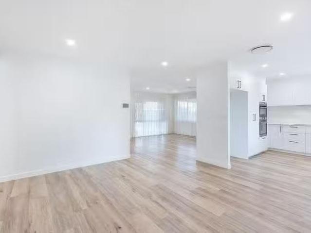 Deal! 15 Millswyn Court, Carrara, QLD 4211