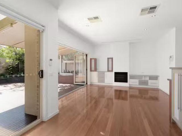 Just in! 15 Mulsanne Lane, Bentleigh East, VIC 3165