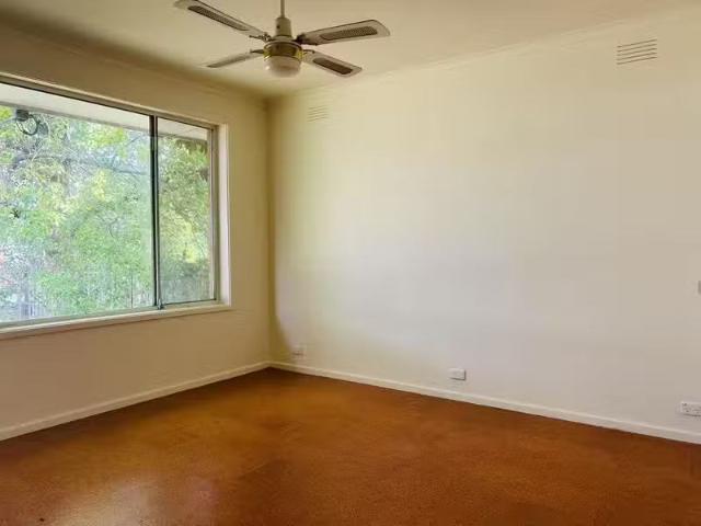 Cheap 15 Sara Road, SCORESBY, VIC 3179 House for Rent