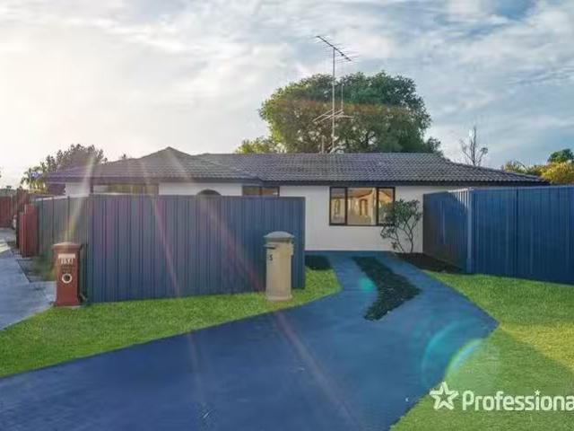 Nice 15 Quindalup Court, Hillman, WA 6168