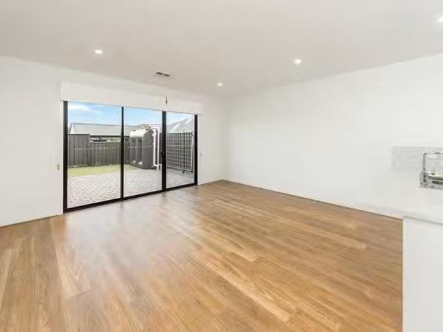 Cheap 15 Russell Road, Mount Barker, SA 5251