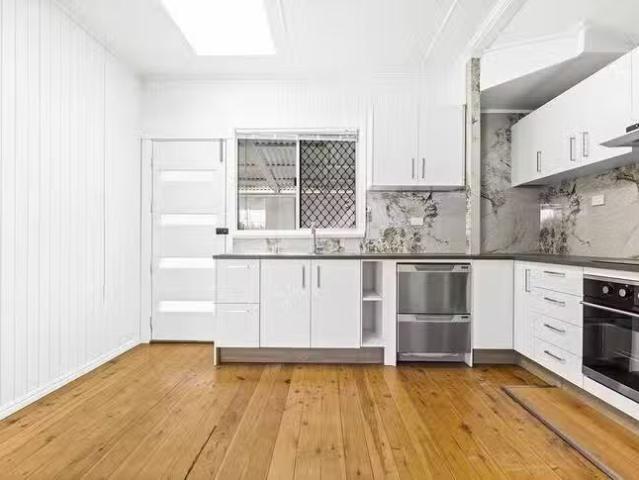 Deal! 15 Weetwood Street, Newtown, QLD 4350