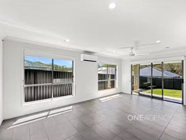 For Rent! 15A Tiger Quoll Drive, Lake Cathie Townhouse for ren.