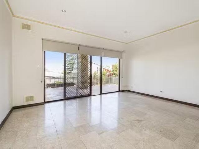 For Rent! 169B Edmund Street, Beaconsfield, WA 6162