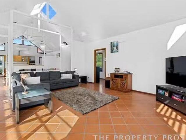 For Rent! 160 Ocean Drive, Quinns Rocks, WA 6030