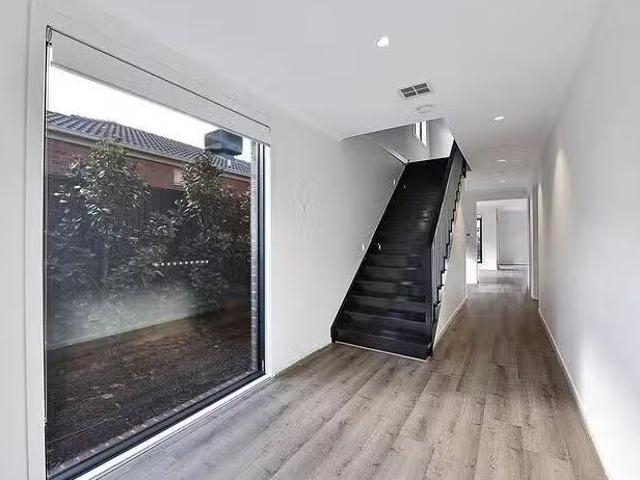 Cheap 160 Gowanbrae Drive, Gowanbrae, VIC 3043