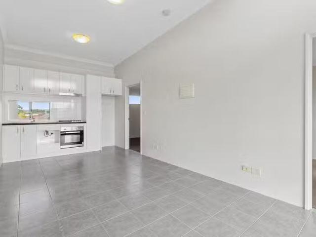Rental! 16/13 Spring Avenue, Midland, WA 6056