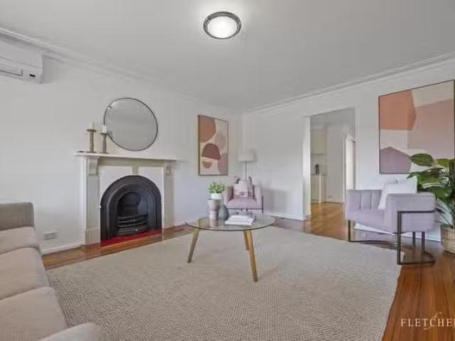 Deal! 1/63 Fonteyn Drive, Wantirna South VIC 3152 Unit Auction