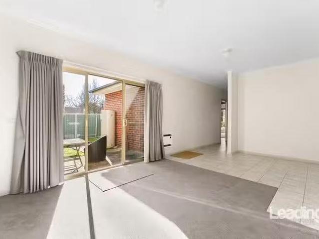 Rental! 1/6 8 Rodney Street, Gisborne, VIC 3437