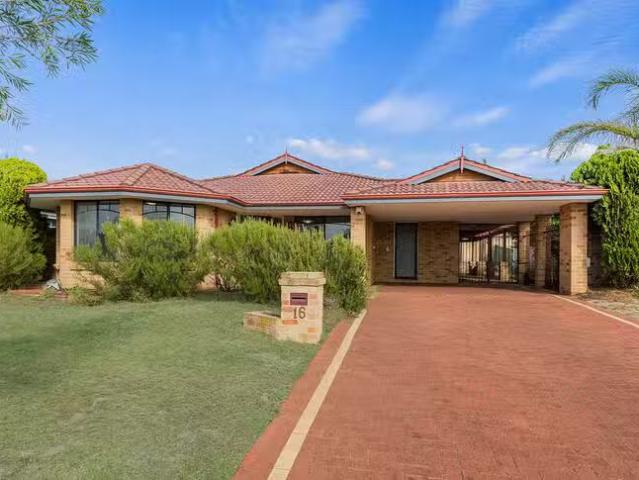 Cozy 16 Colchester Avenue, Orelia, WA 6167