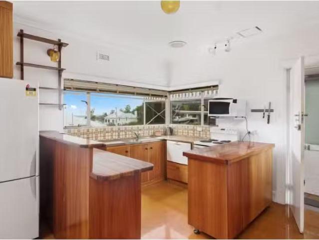 Just in! 16 Congress St, South Hobart House for rent Listed b.