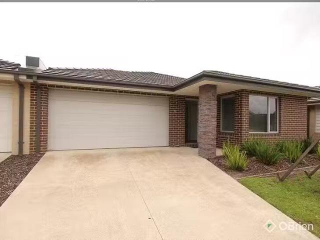Rental! 16 Cabernet Drive, Somerville, VIC 3912