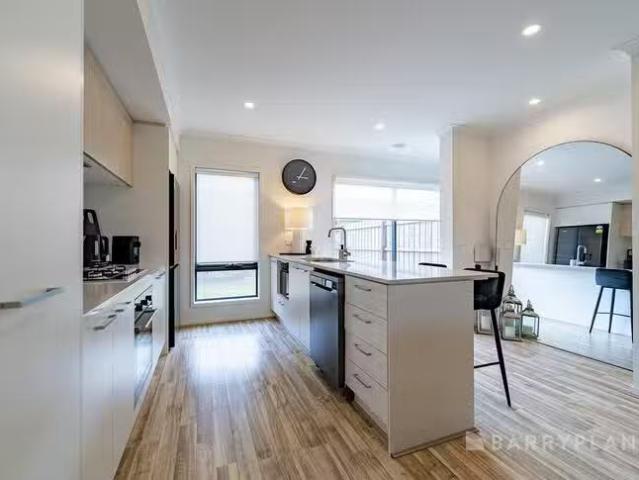 New 16 Cecil Walk, Mickleham, VIC 3064