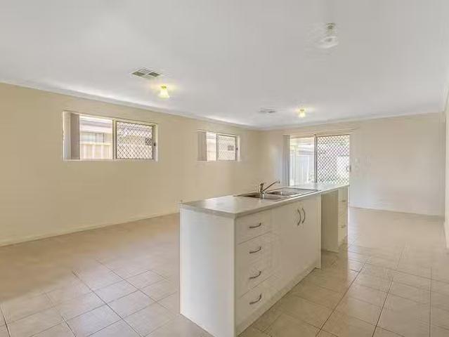 Deal! 16 Douglas Drive, Munno Para, SA 5115