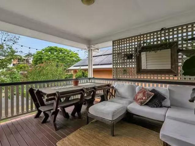 Deal! 16 Disraeli Street, Indooroopilly, QLD 4068