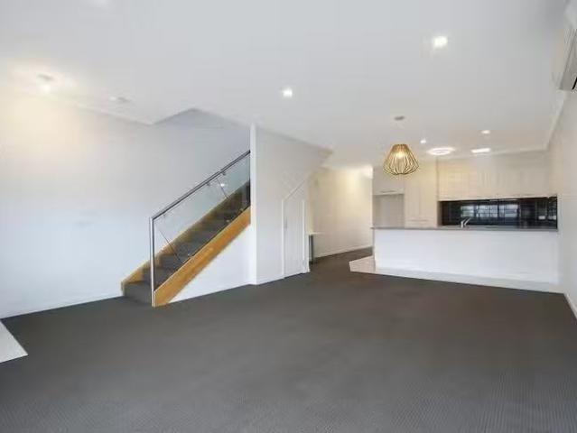 Just in! 16 Elmwood Circuit, Wodonga, VIC 3690
