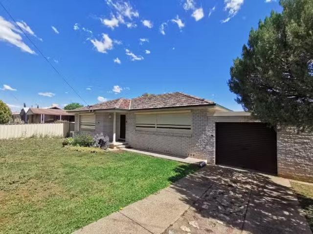 Nice 16 John Street, TAMWORTH House for rent Listed by Wendy.