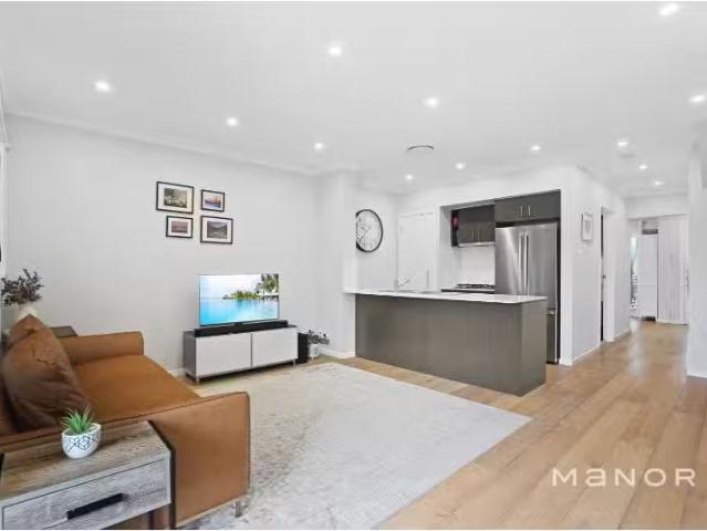For Rent! 16 Lyrebird Crescent, The Ponds Townhouse for rent.