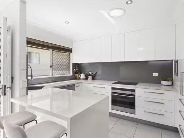 Deal! 16 Pavonia Street, Everton Hills, QLD 4053