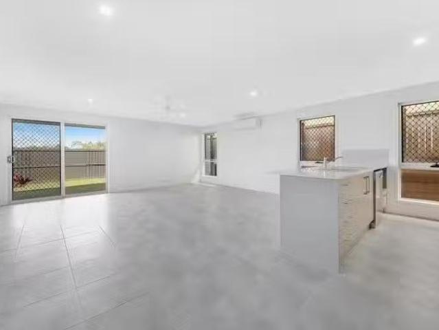 Unique 16 Tambor Crescent, Pallara, QLD 4110