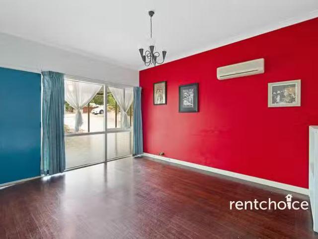 Cozy 16 Templeton Crescent, Girrawheen, WA 6064