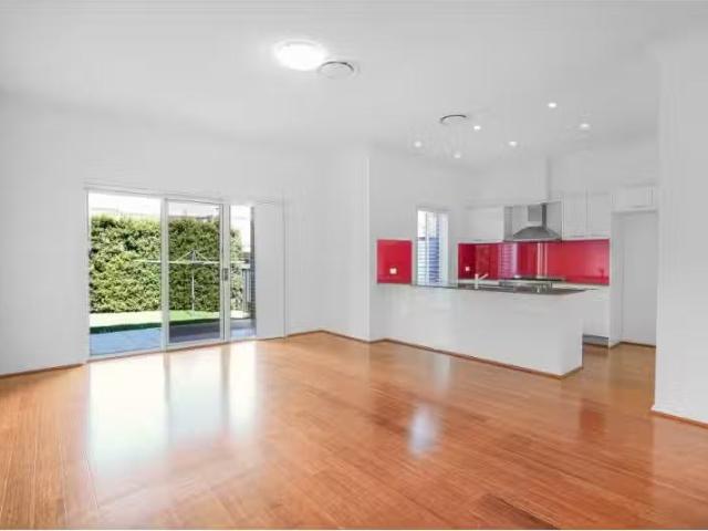 Deal! 16a Woodward Street, Ermington Townhouse for rent Liste.