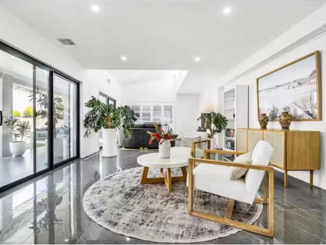 Cheap 16B Mac Farland Cres, Chifley House for rent Listed by.