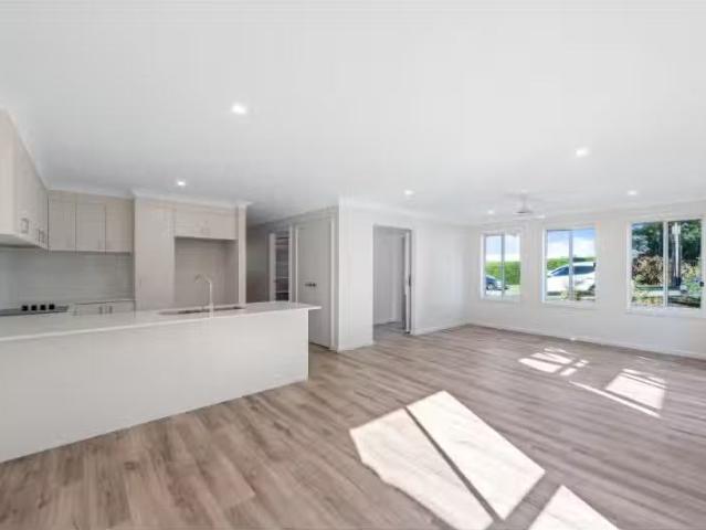 New 1/6B Lincoln Road, Port Macquarie Townhouse for rent List.