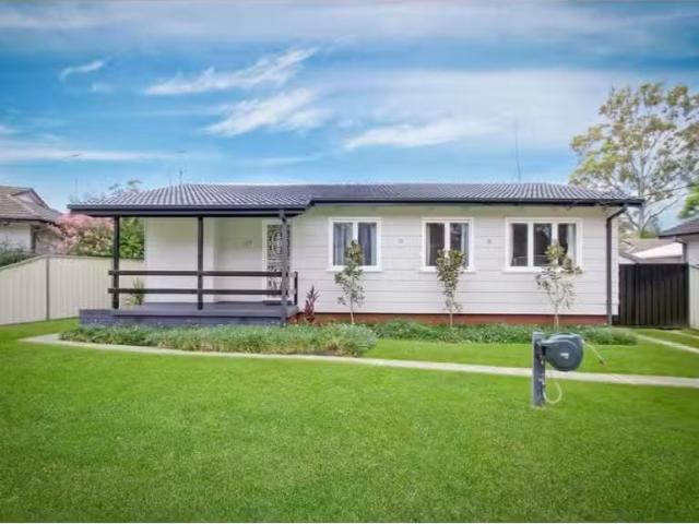 Nice 179 Captain Cook Dr, WILLMOT House for rent Listed by Ka.