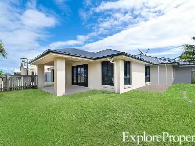 Cozy 1/72 Whitehaven Drive, Blacks Beach, QLD 4740