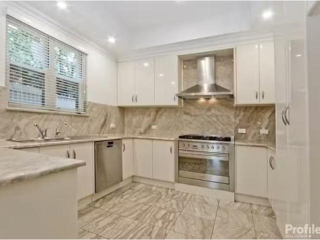 Nice 1/7 Charra Street, Hyde Park House for rent Listed by Ja.