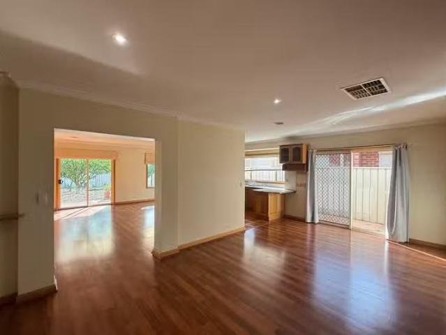 Unique 17 Franklin Place, Caroline Springs VIC 3023