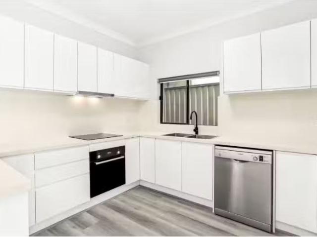 Cozy 17 Harris Street, Rosebery House for rent Listed by Jame.